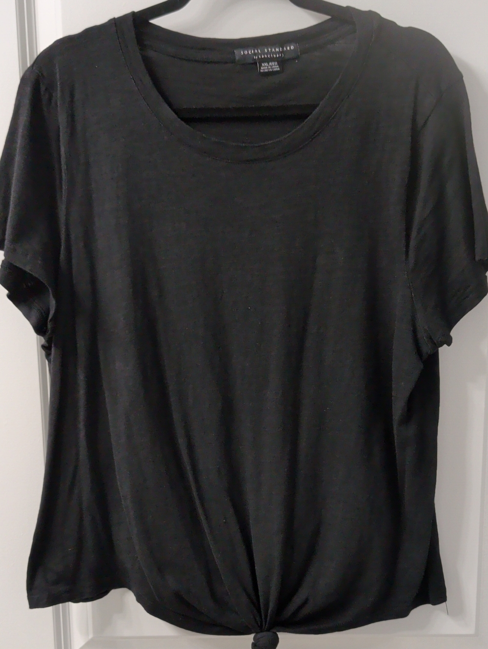 Sanctuary Black Short-Sleeve Crewneck Tee with Front Knot